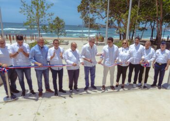 Presidente Abinader y ministro Collado inauguran malecón de Haina