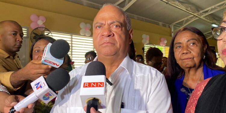 Diputado Ramón Bueno agasaja a cientos de madres de su equipo político