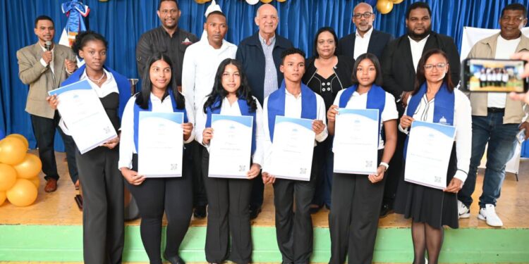 Jóvenes de Yamasá reciben certificación del CTC: un paso firme hacia el futuro