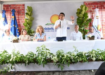 Ministro de Turismo deja iniciadas las obras del Programa de Mejoramiento de Viviendas en Ciudad Colonial.