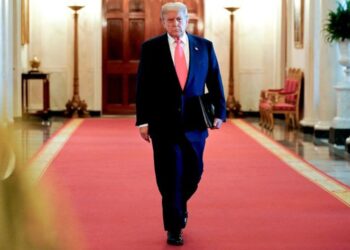 Trump Anuncia Cambios Históricos en Políticas Migratorias y Derechos Parentales tras Decisiones Clave de la Corte Suprema