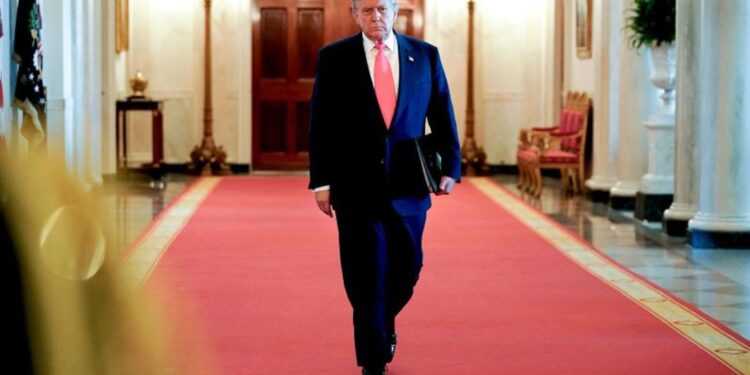 Trump Anuncia Cambios Históricos en Políticas Migratorias y Derechos Parentales tras Decisiones Clave de la Corte Suprema