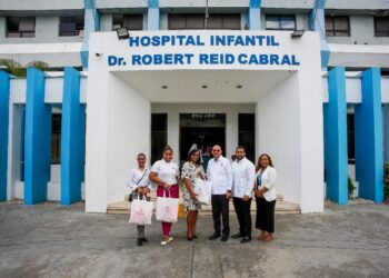 CTC lleva tablets y esperanza a niños del Hospital Infantil Robert Reid Cabral
