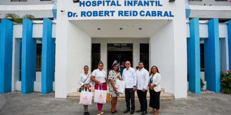 CTC lleva tablets y esperanza a niños del Hospital Infantil Robert Reid Cabral