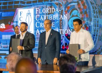 FCCA y República Dominicana firman acuerdos de turismo de cruceros.