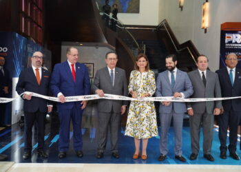 SIMV y CADOMCA reconocen al gobernador Valdez Albizu por el surgimiento y desarrollo del mercado de valores en RD