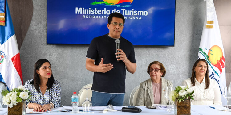 Ministro Collado deja iniciada obra de reconstrucción municipio Salcedo, Hermanas Mirabal.