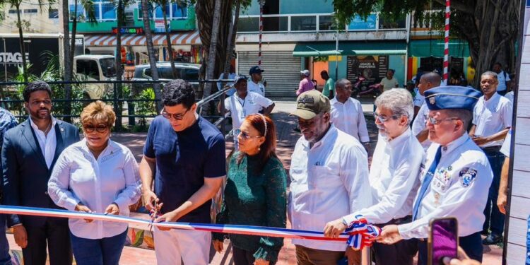David Collado inicia reordenamiento de Boca Chica entrega obras e inicia otras.