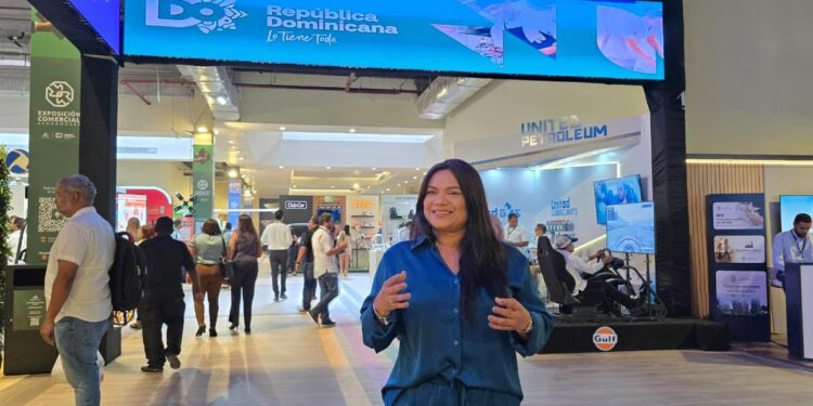 Adompretur destaca impacto social del turismo en feria de Asonahores