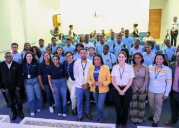 EDES dictan charla sobre eficiencia energética en la Feria del Libro 2025