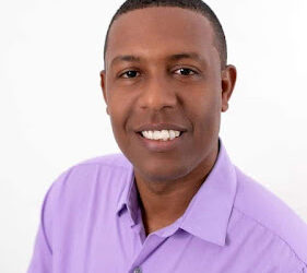 Profesor Yeiri Pérez advierte al empresario Maikel González no permitirán instalación de grancera en El Cachón de Barahona