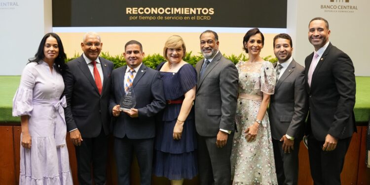 BCRD homenajeó a colaboradores por su tiempo de servicio a la institución