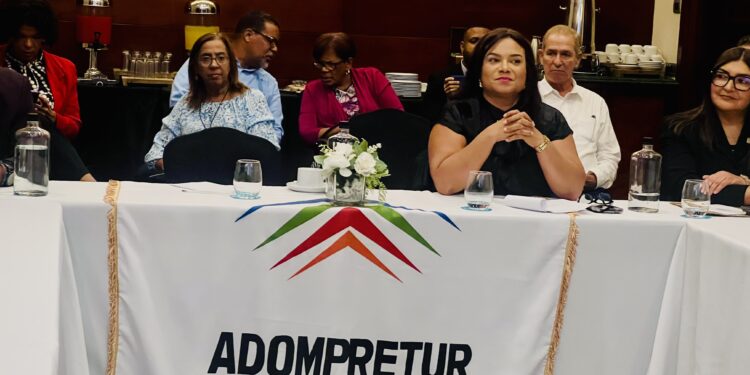 Adompretur dialoga con Especialistas de ONU Turismo sobre la Estrategia Nacional de Turismo Sostenible 