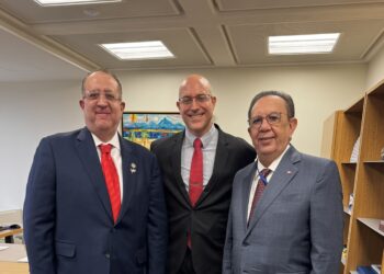 Gobernador Valdez Albizu y ministro Magín Díaz se reúnen con el director ejecutivo del FMI, André Roncaglia