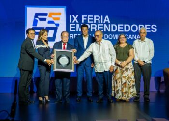 Feria Emprendedores y Universidades reconocen a Pepín Corripio, Frank Rainieri y Ligia Bonetti por sus aportes al desarrollo nacional