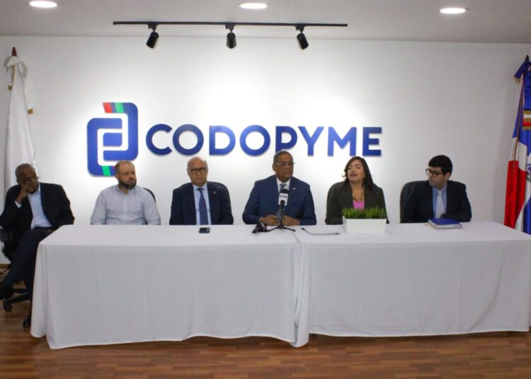 ADECOM respalda a CODOPYME y pide equidad en costos por residuos sólidos