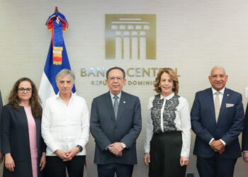 Gobernador Valdez Albizu recibió al embajador de la Unión Europea, Raúl Fuentes Milani