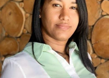 Contralora de Neiba denuncia inconsistencias financieras y deudas no registradas en el Presupuesto 2026