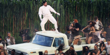 Bad Bunny hace historia en el Halftime Show del Super Bowl 2026 con un espectáculo latino sin precedentes