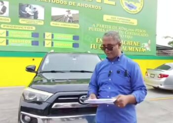 Ex alcalde de Neyba entrega vehiculo a COOPACRENE denuncia persecución tras pago realizado