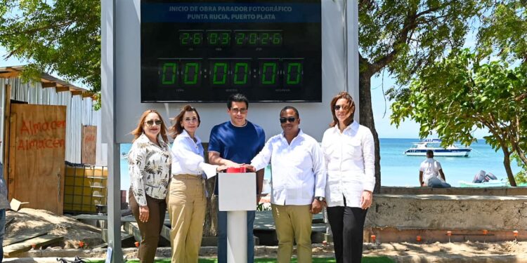 Ministro Collado deja iniciada obra en la playa de Punta Rucia, Puerto Plata