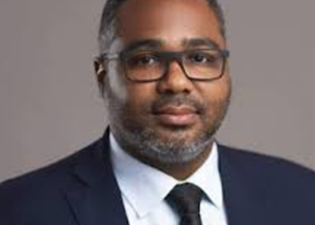 Abogado denuncia Gobierno aplicó una «reforma fiscal por la izquierda» a través de los combustibles