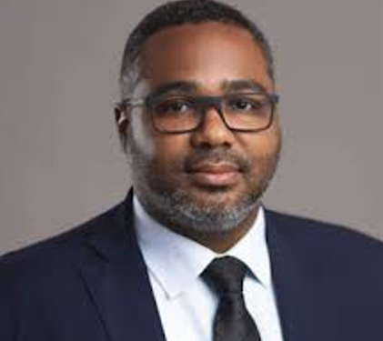 Abogado denuncia Gobierno aplicó una «reforma fiscal por la izquierda» a través de los combustibles