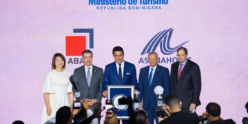 Asociación de Bancos de la República Dominicana reconoce labor del ministro David Collado
