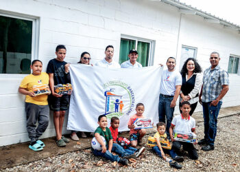 VB realiza una donación de juguetes y ropa en la comunidad La Leonor, provincia Santiago Rodríguez
