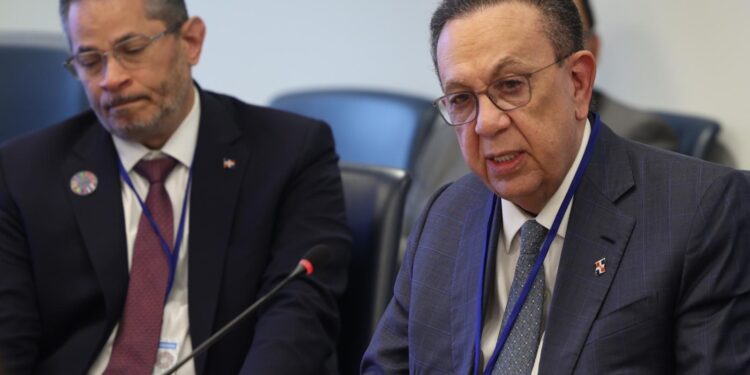 Gobernador Valdez Albizu participó en las reuniones de primavera del FMI y del GBM