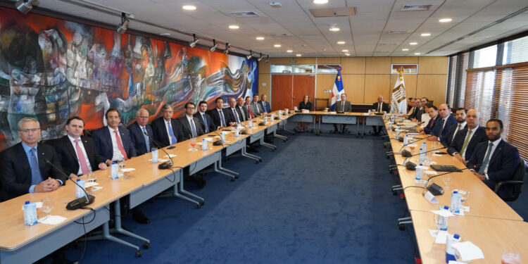 Valdez Albizu se reúne con presidentes de las entidades bancarias para pasar balance a la economía dominicana ante el panorama de incertidumbre mundial