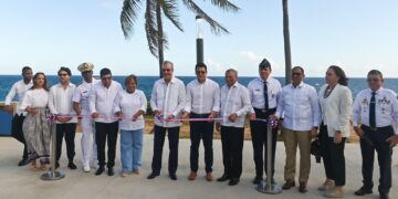 Presidente Abinader y ministro Collado inauguran segunda etapa del malecón de Santo Domingo Este.