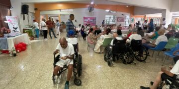 José Rubén Gonell agasaja a las madres del Centro Geriátrico San Joaquín y Santa Ana de La Vega