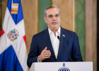 Gobierno presenta plan económico con amnistía fiscal y eliminación del anticipo para microempresas