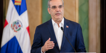 Gobierno presenta plan económico con amnistía fiscal y eliminación del anticipo para microempresas