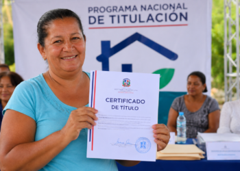Gobierno anuncia ampliación del programa de titulación y miles de familias recibirán certificados de propiedad