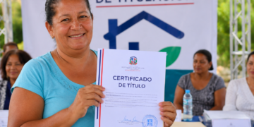 Gobierno anuncia ampliación del programa de titulación y miles de familias recibirán certificados de propiedad