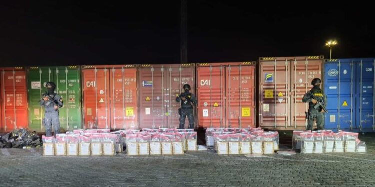 Autoridades incautan cargamento de drogas en operativo en puerto dominicano