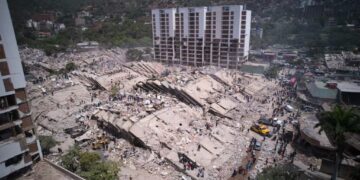 Venezuela bajo los escombros: de la operación militar estadounidense a la tragedia natural