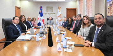 Valdez Albizu recibe al consejo de directores de LIDAAPI