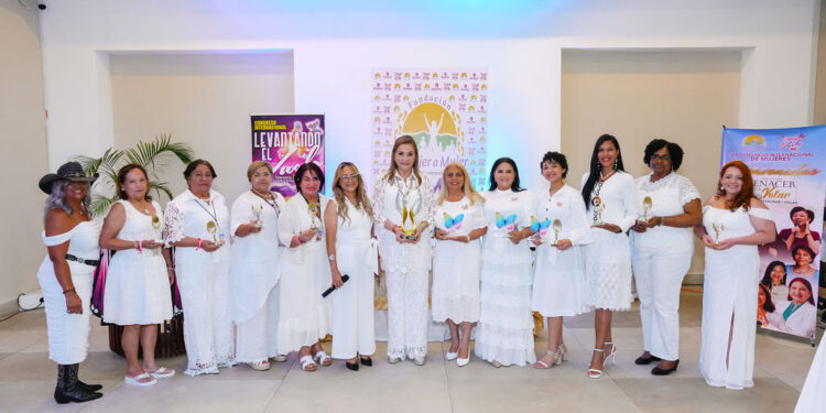 Con gran éxito concluye el VIII Congreso Internacional “Mujeres Levantando el Vuelo 2026”, reuniendo a mujeres de cinco países bajo el lema “Renacer para Volar”