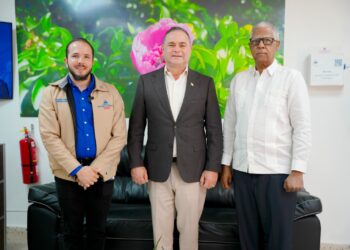TNR expone avances en riego agrícola al ministro de Agricultura
