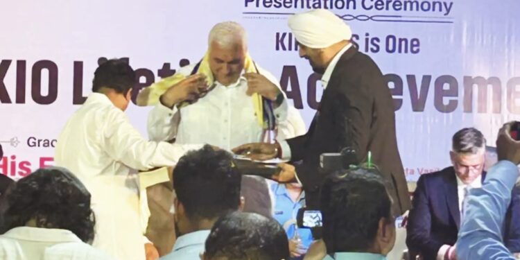 Rector de Unapec recibe Lifetime Achievement Award en la India y consolida histórica alianza académica con KIIT