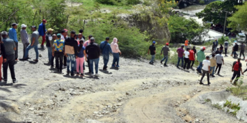 Comunitarios de La Higuera, Boca de los Arroyos, Hondo Valle, Los Gajitos y La Ciénaga reclaman arreglo de carretera