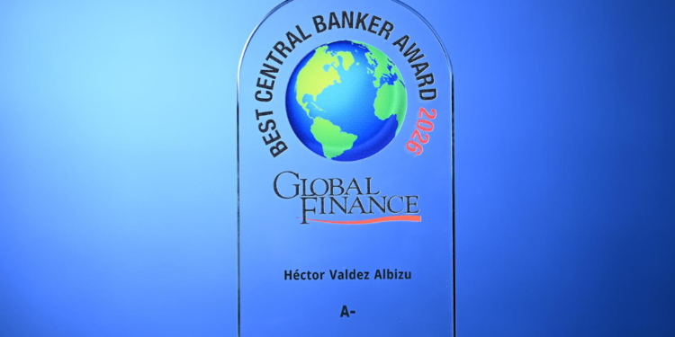 Valdez Albizu obtiene por cuarta vez el reconocimiento entre los mejores gobernadores de bancos centrales del mundo