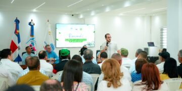 Gobierno entrega RD$30 millones en bonos para tecnificar riego a 17 productores de leche