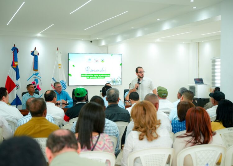 Gobierno entrega RD$30 millones en bonos para tecnificar riego a 17 productores de leche